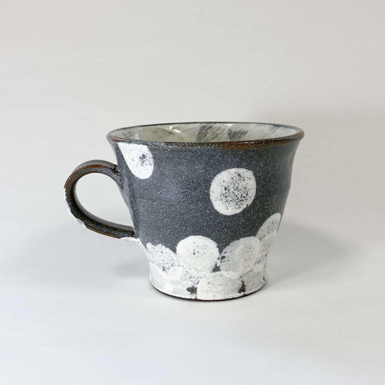 【受注販売】粉引ペタペタリー マグカップ【ドット】
